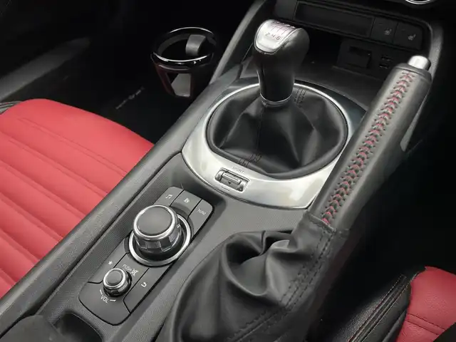 アバルト １２４ スパイダー 三重県 2020(令2)年 2.1万km パール レコードモンツァマフラー/純正ビルシュタイン/純正ナビＴＶ/ＯＰレザーシート(赤黒コンビ)/シートヒーター/クルコン/Ｂカメラ/ＬＥＤライト/Ｂｌｕｅｔｏｏｔｈ/ドラレコ/純正１７インチＡＷ/ビアンコアクロポリス1972