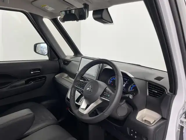 三菱 デリカミニ T プレミアム 富山県 2025(令7)年 0.1千km アメジストブラック/シルキーホワイト T　PREMIUM　4WD　/純正9型ディスプレイオーディオ（121330）（DA22JM)/　　－－bluetooth、Carplay、Androidauto/サイドデカール（33440）/全周囲カメラ/前後コーナーセンサー/前席シートヒーター/ステアリングヒーター/両側パワースライドドア（フットオープン可）/純正15インチAW/ACC/衝突軽減ブレーキ/車線逸脱警報/車線逸脱防止支援/MIパイロット/先行車発進お知らせ/スマートキー/プッシュスタート/オートライト/LEDヘッドライト/フォグ/ルーフレール/オートホールド/ヒルディセントコントロール/パドルシフト/横滑防止装置/保証書、取説/スペアキー