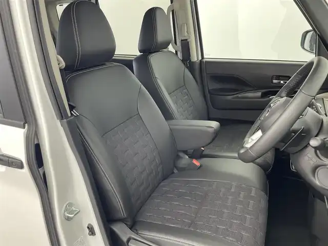 三菱 デリカミニ T プレミアム 富山県 2025(令7)年 0.1千km アメジストブラック/シルキーホワイト T　PREMIUM　4WD　/純正9型ディスプレイオーディオ（121330）（DA22JM)/　　－－bluetooth、Carplay、Androidauto/サイドデカール（33440）/全周囲カメラ/前後コーナーセンサー/前席シートヒーター/ステアリングヒーター/両側パワースライドドア（フットオープン可）/純正15インチAW/ACC/衝突軽減ブレーキ/車線逸脱警報/車線逸脱防止支援/MIパイロット/先行車発進お知らせ/スマートキー/プッシュスタート/オートライト/LEDヘッドライト/フォグ/ルーフレール/オートホールド/ヒルディセントコントロール/パドルシフト/横滑防止装置/保証書、取説/スペアキー