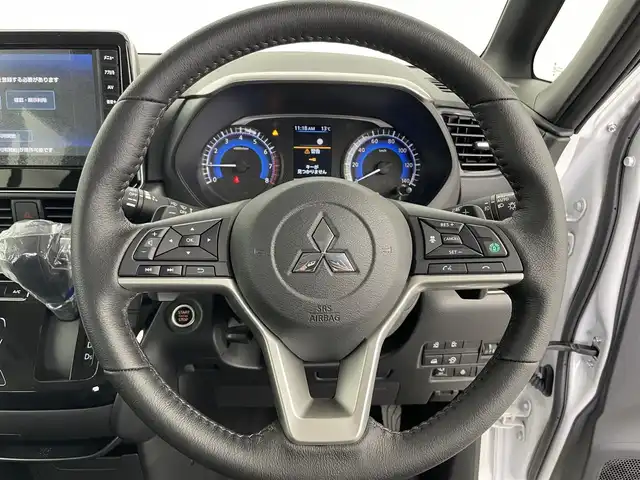 三菱 デリカミニ T プレミアム 富山県 2025(令7)年 0.1千km アメジストブラック/シルキーホワイト T　PREMIUM　4WD　/純正9型ディスプレイオーディオ（121330）（DA22JM)/　　－－bluetooth、Carplay、Androidauto/サイドデカール（33440）/全周囲カメラ/前後コーナーセンサー/前席シートヒーター/ステアリングヒーター/両側パワースライドドア（フットオープン可）/純正15インチAW/ACC/衝突軽減ブレーキ/車線逸脱警報/車線逸脱防止支援/MIパイロット/先行車発進お知らせ/スマートキー/プッシュスタート/オートライト/LEDヘッドライト/フォグ/ルーフレール/オートホールド/ヒルディセントコントロール/パドルシフト/横滑防止装置/保証書、取説/スペアキー