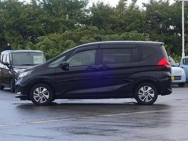 ホンダ フリード ハイブリット G 山形県 2023(令5)年 4.2万km クリスタルブラックパール ワンオーナー/ホンダセンシング/6人乗り/両側パワースライドドア/SDナビ/　【CD DVD BD SD USB BT】/フルセグTV/バックカメラ/ETC/ステアリングスイッチ/レーダークルーズコントロール/シートヒーター/ミラーヒーター/横滑り防止装置/LEDライト/純正フロアマット/ドアバイザー/保証書、取説あり/スペアキーあり