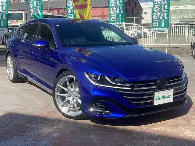 フォルクスワーゲン ＶＷ アルテオン SB TSI 4モーション Rラインアドバンス 京都府 2022(令4)年 1.3万km 青 ラグジュアリーパッケージ/　・　パノラミックスライディングサンルーフ/　・　Harman Kardon プレミアムサウンド/社外20インチアルミ/ローダウン/オールインセーフティ/レーダークルーズ/黒ナッパレザーシート/運転席マッサージシート/前席ＰＷシート/前後シートヒーター/ＰＷバックドア/デジタルコクピットプロ/ヘッドアップディスプレー/アイドリングストップ/パドルシフト/7速ＤＳＧ/パノラミックビューカメラ/ビルトインETC2.0/LEDヘッドライト/前後クリアランスソナー/スペアキー/新車保証書/取扱説明書