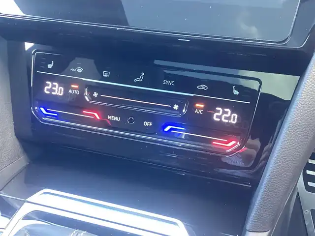 フォルクスワーゲン ＶＷ アルテオン SB TSI 4モーション Rラインアドバンス 京都府 2022(令4)年 1.3万km 青 ラグジュアリーパッケージ/　・　パノラミックスライディングサンルーフ/　・　Harman Kardon プレミアムサウンド/社外20インチアルミ/ローダウン/オールインセーフティ/レーダークルーズ/黒ナッパレザーシート/運転席マッサージシート/前席ＰＷシート/前後シートヒーター/ＰＷバックドア/デジタルコクピットプロ/ヘッドアップディスプレー/アイドリングストップ/パドルシフト/7速ＤＳＧ/パノラミックビューカメラ/ビルトインETC2.0/LEDヘッドライト/前後クリアランスソナー/スペアキー/新車保証書/取扱説明書