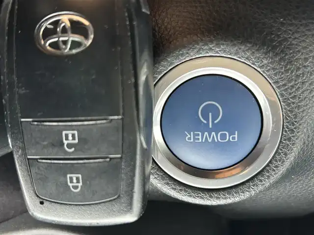トヨタ ヤリス ハイブリッド Z 茨城県 2023(令5)年 1.5万km プラチナホワイトパールマイカ 純正8型ディスプレイオーディオ/AppleCarPlay/レーダー付きクルーズコントロール/ビルトインETC/アラウンドビューモニター/シートヒーター/純正フロアマット/横滑り防止装置/コーナーセンサー前後/レーンキープアシスト/オートライト/オートマチックハイビーム/LEDヘッドライト/ステアリングヒーター/ブラインドスポットモニター