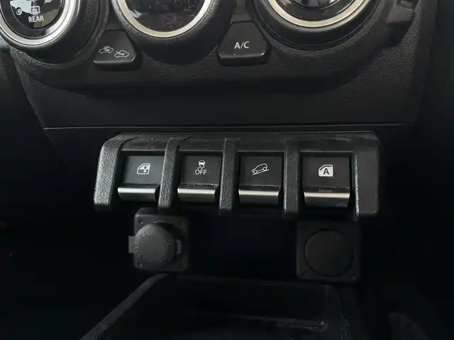 スズキ ジムニー XL 青森県 2021(令3)年 2.7万km ミディアムグレー 4WD/ワンオーナー/寒冷地仕様/純正16AW/社外メモリナビ/・フルセグTV/AM/FM/CD/DVD/BT/背面タイヤ/前席シートヒーター/フォグランプ/オートライト/横滑り防止機能/ヒルスタートアシスト/衝突軽減ブレーキ/車線逸脱警報/盗難防止機能/UVカットガラス/プライバシーガラス/セキュリティアラーム/スペアキー/保証書/取扱説明書