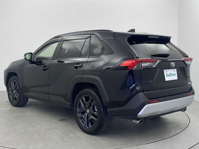 トヨタ ＲＡＶ４ アドベンチャー 大阪府 2023(令5)年 3.4万km アティチュードブラックマイカ ４WD/純正10.5インチディスプレイオーディオ/【BT/フルセグTV/ナビ/AUX/USB]/アラウンドビューモニター/パノラマルーフ/デジタルインナーミラー/ETC2.0/衝突被害軽減システム/ブラインドスポットモニター/コーナーセンサー前後/レーンキープアシスト/クルーズコントロール追従/オートライト/パワーシート　D席/シートヒータ　D+N席/エアシート　D+N席/ステアリングヒーター/メモリシート/純正19インチAW/純正フロアマット