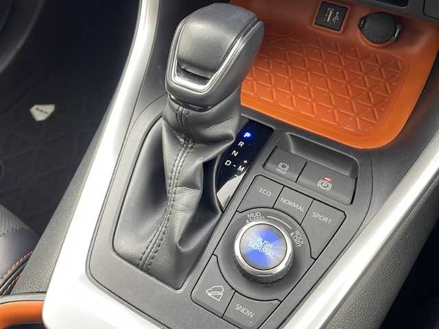 トヨタ ＲＡＶ４ アドベンチャー 大阪府 2023(令5)年 3.4万km アティチュードブラックマイカ ４WD/純正10.5インチディスプレイオーディオ/【BT/フルセグTV/ナビ/AUX/USB]/アラウンドビューモニター/パノラマルーフ/デジタルインナーミラー/ETC2.0/衝突被害軽減システム/ブラインドスポットモニター/コーナーセンサー前後/レーンキープアシスト/クルーズコントロール追従/オートライト/パワーシート　D席/シートヒータ　D+N席/エアシート　D+N席/ステアリングヒーター/メモリシート/純正19インチAW/純正フロアマット