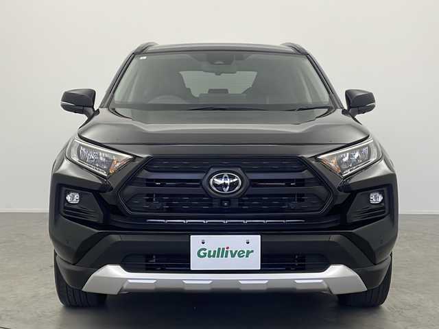 トヨタ ＲＡＶ４ アドベンチャー 大阪府 2023(令5)年 3.4万km アティチュードブラックマイカ ４WD/純正10.5インチディスプレイオーディオ/【BT/フルセグTV/ナビ/AUX/USB]/アラウンドビューモニター/パノラマルーフ/デジタルインナーミラー/ETC2.0/衝突被害軽減システム/ブラインドスポットモニター/コーナーセンサー前後/レーンキープアシスト/クルーズコントロール追従/オートライト/パワーシート　D席/シートヒータ　D+N席/エアシート　D+N席/ステアリングヒーター/メモリシート/純正19インチAW/純正フロアマット