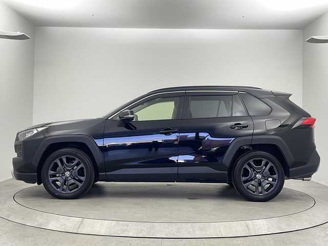 トヨタ ＲＡＶ４ アドベンチャー 大阪府 2023(令5)年 3.4万km アティチュードブラックマイカ ４WD/純正10.5インチディスプレイオーディオ/【BT/フルセグTV/ナビ/AUX/USB]/アラウンドビューモニター/パノラマルーフ/デジタルインナーミラー/ETC2.0/衝突被害軽減システム/ブラインドスポットモニター/コーナーセンサー前後/レーンキープアシスト/クルーズコントロール追従/オートライト/パワーシート　D席/シートヒータ　D+N席/エアシート　D+N席/ステアリングヒーター/メモリシート/純正19インチAW/純正フロアマット