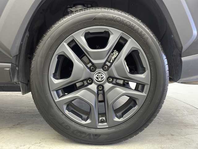 トヨタ ＲＡＶ４ アドベンチャー 大阪府 2023(令5)年 3.4万km アティチュードブラックマイカ ４WD/純正10.5インチディスプレイオーディオ/【BT/フルセグTV/ナビ/AUX/USB]/アラウンドビューモニター/パノラマルーフ/デジタルインナーミラー/ETC2.0/衝突被害軽減システム/ブラインドスポットモニター/コーナーセンサー前後/レーンキープアシスト/クルーズコントロール追従/オートライト/パワーシート　D席/シートヒータ　D+N席/エアシート　D+N席/ステアリングヒーター/メモリシート/純正19インチAW/純正フロアマット