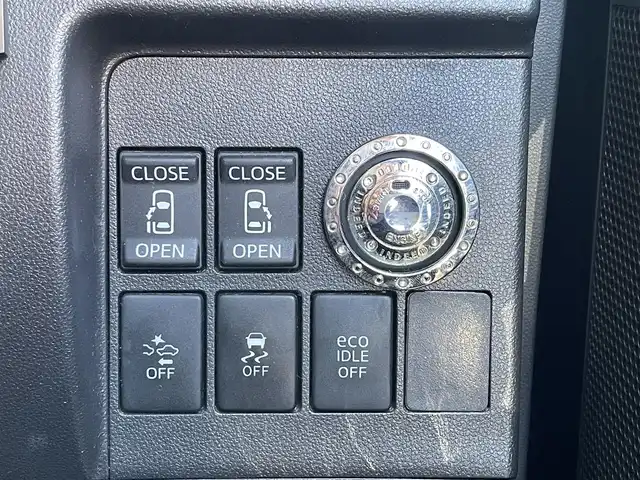 ダイハツ タント カスタム RS SA 兵庫県 2015(平27)年 5.5万km 黒 (株)IDOMが運営する【じしゃロン神戸名谷店】の自社ローン専用車両になりますこちらは現金またはオートローンご利用時の価格です。自社ローンご希望の方は別途その旨お申付け下さい。DVDナビ/フルセグテレビ/バックカメラ/フリップダウンモニター/アイドリングストップ/ウィンカーミラー/プッシュスタート/両側パワースライドドア/ETC/フロントバンパーLEDライトアップ付