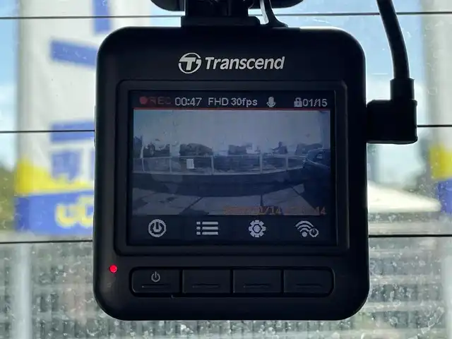 ダイハツ タント カスタム RS SA 兵庫県 2015(平27)年 5.5万km 黒 (株)IDOMが運営する【じしゃロン神戸名谷店】の自社ローン専用車両になりますこちらは現金またはオートローンご利用時の価格です。自社ローンご希望の方は別途その旨お申付け下さい。DVDナビ/フルセグテレビ/バックカメラ/フリップダウンモニター/アイドリングストップ/ウィンカーミラー/プッシュスタート/両側パワースライドドア/ETC/フロントバンパーLEDライトアップ付