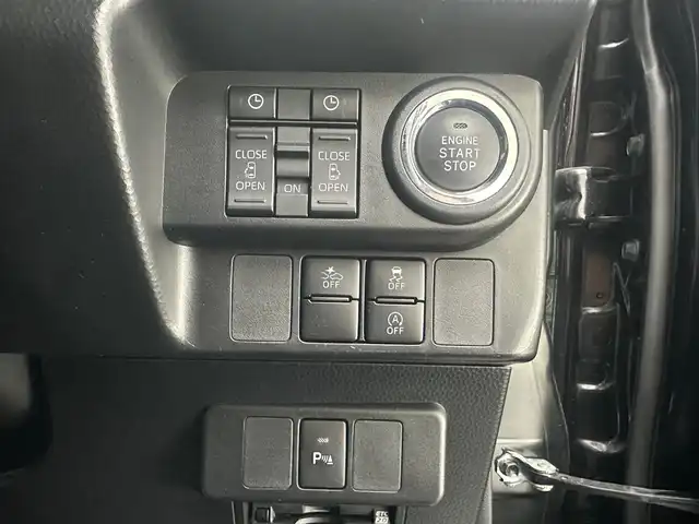 トヨタ ルーミー カスタムG－T 兵庫県 2023(令5)年 1.1万km ブラックマイカメタリック ・純正SDナビ/・全方位モニタ-/・純正前後ドライブレコーダー/・ETC2.0/・両側パワースライドドア/・衝突軽減ブレーキ/・レーンキープアシスト/・追従クルーズコントロール/・電子パーキングブレーキ/・純正15インチアルミホイール/・オートライト/・オートハイビーム/・LEDヘッドライト/・LEDフォグランプ/・前後コーナーセンサー/・純正フロアマット/・スマートキー/・スペアキー1本/・プッシュスタート