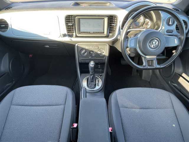 フォルクスワーゲン ザ・ビートル デザイン 岡山県 2012(平24)年 4.2万km デニムブルー 登録時走行距離41921km/社外ナビ/地デジTV(AM/FM/CD/DVD)/バックカメラ/ドライブレコーダー/コーナーセンサー/MTモード付AT/リモコンキー/16インチ純正AW/フロアマット/電動格納ミラー/ウィンカーミラー