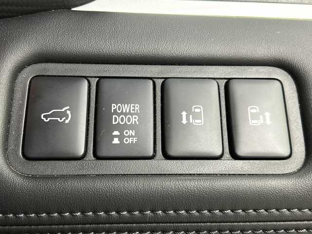 三菱 デリカＤ：５ アーバンギア G パワーパッケージ 宮城県 2022(令4)年 5.9万km ホワイトダイヤモンド 禁煙車/e-Assist/・衝突被害軽減ブレーキシステム/・車線逸脱警報システム/・オートマチックハイビーム/マルチアラウンドビューモニター/アダプティブクルーズコントロール/左側オートステップ/純正10.1インチSDナビ/・BTDVD/CD/SD/USB/HDMI/AUX/iPod/フルセグTV/両側パワースライドドア/電動リアゲート/前席シートヒーター/運転席パワーシート/ビルトインETC/革巻きステアリング/ステアリングスイッチ/パドルシフト/ステアヒーター/プッシュスタート/スマートキー×2/LEDヘッドライト/LEDフォグランプ/純正18インチアルミホイール/純正フロアマット/純正ドアバイザー/横滑り防止装置/アイドリングストップ