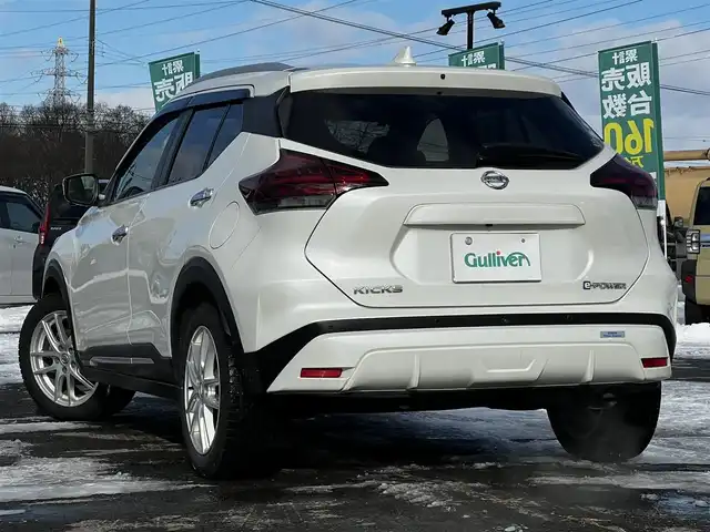 日産 キックス X 道央・札幌 2021(令3)年 6万km ブリリアントホワイトパール ワンオーナー/純正SDナビ/AM/FM/BT/SD/CD/DVD/フルセグ/衝突被害軽減ブレーキ/横滑り防止装置/レーダークルーズコントロール/クリアランスソナー/バックカメラ/フロントカメラ/サイドカメラ/全方位カメラ/アラウンドビューモニター/ビルトインETC/DRIVEMODE/EVMODE/前席シートヒーター/ハーフレザーシート/革巻きステアリング/ステアリングリモコン/ハンドルヒーター/電動パーキング/オートブレーキホールド/デジタルインナーミラー/レーダー探知機/プッシュスタート/スマートキー/LEDヘッドライト/オートライト/フォグランプ/ヘッドライトレベライザー/電動格納ミラー/ウィンカーミラー/純正フロアマット/ドアバイザー/スペアキー/純正エンジンスターター