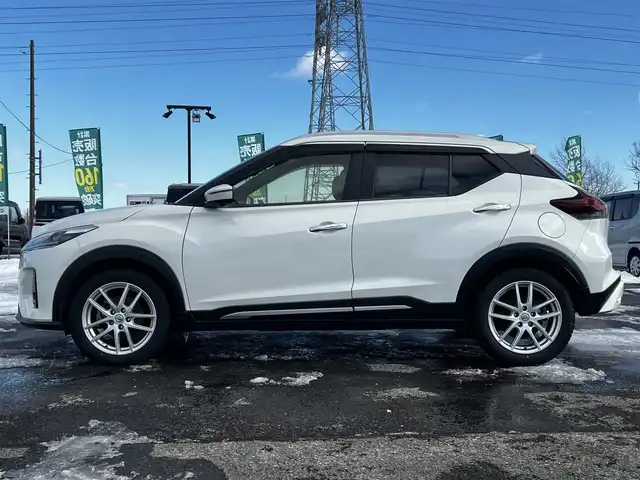 日産 キックス X 道央・札幌 2021(令3)年 6万km ブリリアントホワイトパール ワンオーナー/純正SDナビ/AM/FM/BT/SD/CD/DVD/フルセグ/衝突被害軽減ブレーキ/横滑り防止装置/レーダークルーズコントロール/クリアランスソナー/バックカメラ/フロントカメラ/サイドカメラ/全方位カメラ/アラウンドビューモニター/ビルトインETC/DRIVEMODE/EVMODE/前席シートヒーター/ハーフレザーシート/革巻きステアリング/ステアリングリモコン/ハンドルヒーター/電動パーキング/オートブレーキホールド/デジタルインナーミラー/レーダー探知機/プッシュスタート/スマートキー/LEDヘッドライト/オートライト/フォグランプ/ヘッドライトレベライザー/電動格納ミラー/ウィンカーミラー/純正フロアマット/ドアバイザー/スペアキー/純正エンジンスターター