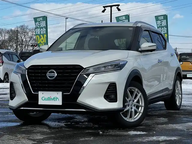 日産 キックス X 道央・札幌 2021(令3)年 6万km ブリリアントホワイトパール ワンオーナー/純正SDナビ/AM/FM/BT/SD/CD/DVD/フルセグ/衝突被害軽減ブレーキ/横滑り防止装置/レーダークルーズコントロール/クリアランスソナー/バックカメラ/フロントカメラ/サイドカメラ/全方位カメラ/アラウンドビューモニター/ビルトインETC/DRIVEMODE/EVMODE/前席シートヒーター/ハーフレザーシート/革巻きステアリング/ステアリングリモコン/ハンドルヒーター/電動パーキング/オートブレーキホールド/デジタルインナーミラー/レーダー探知機/プッシュスタート/スマートキー/LEDヘッドライト/オートライト/フォグランプ/ヘッドライトレベライザー/電動格納ミラー/ウィンカーミラー/純正フロアマット/ドアバイザー/スペアキー/純正エンジンスターター