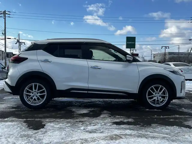 日産 キックス X 道央・札幌 2021(令3)年 6万km ブリリアントホワイトパール ワンオーナー/純正SDナビ/AM/FM/BT/SD/CD/DVD/フルセグ/衝突被害軽減ブレーキ/横滑り防止装置/レーダークルーズコントロール/クリアランスソナー/バックカメラ/フロントカメラ/サイドカメラ/全方位カメラ/アラウンドビューモニター/ビルトインETC/DRIVEMODE/EVMODE/前席シートヒーター/ハーフレザーシート/革巻きステアリング/ステアリングリモコン/ハンドルヒーター/電動パーキング/オートブレーキホールド/デジタルインナーミラー/レーダー探知機/プッシュスタート/スマートキー/LEDヘッドライト/オートライト/フォグランプ/ヘッドライトレベライザー/電動格納ミラー/ウィンカーミラー/純正フロアマット/ドアバイザー/スペアキー/純正エンジンスターター