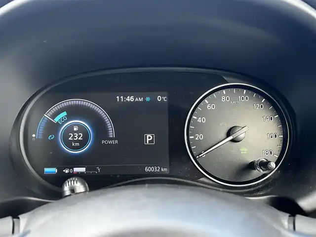 日産 キックス X 道央・札幌 2021(令3)年 6万km ブリリアントホワイトパール ワンオーナー/純正SDナビ/AM/FM/BT/SD/CD/DVD/フルセグ/衝突被害軽減ブレーキ/横滑り防止装置/レーダークルーズコントロール/クリアランスソナー/バックカメラ/フロントカメラ/サイドカメラ/全方位カメラ/アラウンドビューモニター/ビルトインETC/DRIVEMODE/EVMODE/前席シートヒーター/ハーフレザーシート/革巻きステアリング/ステアリングリモコン/ハンドルヒーター/電動パーキング/オートブレーキホールド/デジタルインナーミラー/レーダー探知機/プッシュスタート/スマートキー/LEDヘッドライト/オートライト/フォグランプ/ヘッドライトレベライザー/電動格納ミラー/ウィンカーミラー/純正フロアマット/ドアバイザー/スペアキー/純正エンジンスターター