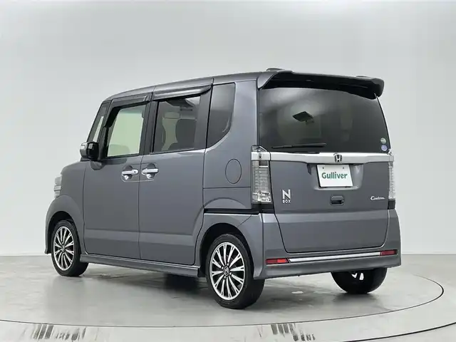 ホンダ Ｎ ＢＯＸ カスタム G ターボSSパッケージ 埼玉県 2017(平29)年 6.6万km シャイニンググレーM 純正ナビ　/シートヒーター　/バックカメラ　/ビルトインＥＴＣ　/両側パワースライドドア　/純正１５インチアルミホイール　/フォグランプ　スマートキー　/横滑り防止システム　/プッシュスタート　/ドアバイザー