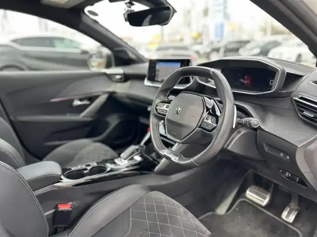 プジョー プジョー ２０８ GT 滋賀県 2022(令4)年 2.7万km パールⅡ パノラマガラスルーフ/純正ナビ/ETC/ACC/Bカメラ/サイドカメラ（左右）/AppleCarPlay/BT/USB/DTV/BSM/シートヒーター/アンビエントライト/社外ドライブレコーダー/パドルシフト/LEDヘッドランプ