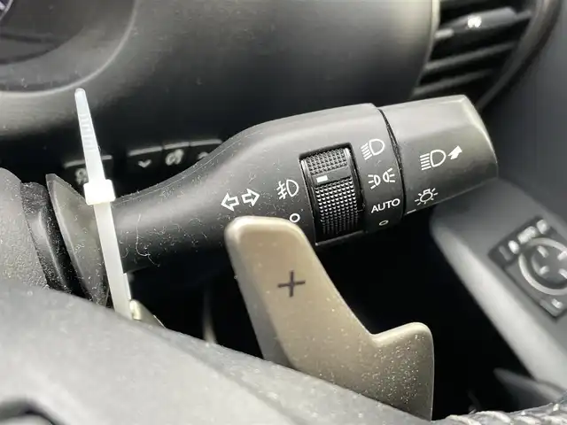 レクサス ＮＸ 300h アーバンスタイル 東京都 2017(平29)年 7.5万km ソニッククォーツ ムーンルーフ/純正ナビ/バックモニター/プリクラッシュセーフティ/クリアランスソナー/レーダークルーズ/シートヒーター/電動リアゲート/パワーシート/ETC/ドライブレコーダー/スマートキー
