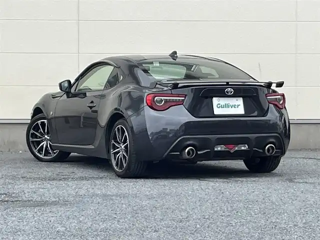 トヨタ ８６ GT リミテッド 茨城県 2016(平28)年 4万km ダークグレーメタリック 後期型モデル/純正ナビ/バックカメラ/革巻きステアリング/ステアリングスイッチ/フルセグテレビ/バックカメラ/スマートキー/プッシュスタート/ハーフレザーシート/シートヒーター/クルーズコントロール/純正フロアマット/LEDヘッドライト/ETC/リアウイング
