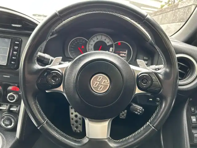 トヨタ ８６ GT リミテッド 茨城県 2016(平28)年 4万km ダークグレーメタリック 後期型モデル/純正ナビ/バックカメラ/革巻きステアリング/ステアリングスイッチ/フルセグテレビ/バックカメラ/スマートキー/プッシュスタート/ハーフレザーシート/シートヒーター/クルーズコントロール/純正フロアマット/LEDヘッドライト/ETC/リアウイング