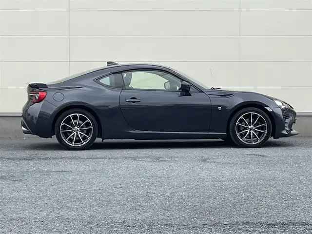 トヨタ ８６ GT リミテッド 茨城県 2016(平28)年 4万km ダークグレーメタリック 後期型モデル/純正ナビ/バックカメラ/革巻きステアリング/ステアリングスイッチ/フルセグテレビ/バックカメラ/スマートキー/プッシュスタート/ハーフレザーシート/シートヒーター/クルーズコントロール/純正フロアマット/LEDヘッドライト/ETC/リアウイング