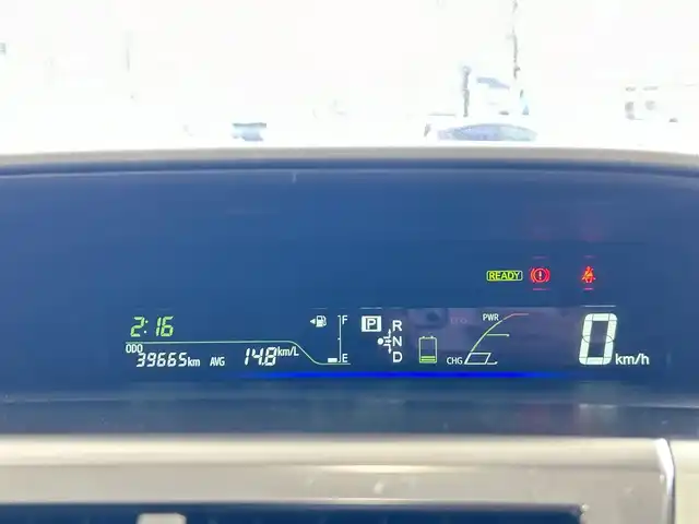 トヨタ プリウス α S チューンブラック 沖縄県 2014(平26)年 4万km ホワイトパールクリスタルシャイン (株)IDOMが運営する【じしゃロンOO店】の自社ローン専用車両になりますこちらは現金またはオートローンご利用時の価格です。自社ローンご希望の方は別途その旨お申付け下さい/・プッシュスタート　/・純正ナビ　/・ＴＶ　/・Bluetooth接続　/・ＥＴＣ　/・バックカメラ　/・ドライブレコーダー　/・純正フロアマット　/・純正アルミホイール　/・取扱説明書　/・カーテンエアバック　/・スマートキー