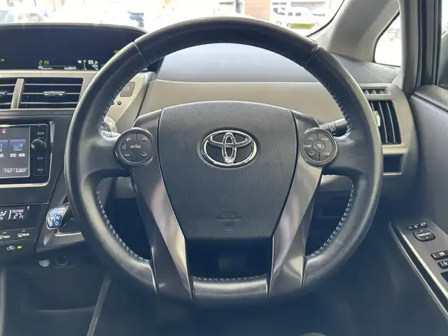 トヨタ プリウス α S チューンブラック 沖縄県 2014(平26)年 4万km ホワイトパールクリスタルシャイン (株)IDOMが運営する【じしゃロンOO店】の自社ローン専用車両になりますこちらは現金またはオートローンご利用時の価格です。自社ローンご希望の方は別途その旨お申付け下さい/・プッシュスタート　/・純正ナビ　/・ＴＶ　/・Bluetooth接続　/・ＥＴＣ　/・バックカメラ　/・ドライブレコーダー　/・純正フロアマット　/・純正アルミホイール　/・取扱説明書　/・カーテンエアバック　/・スマートキー