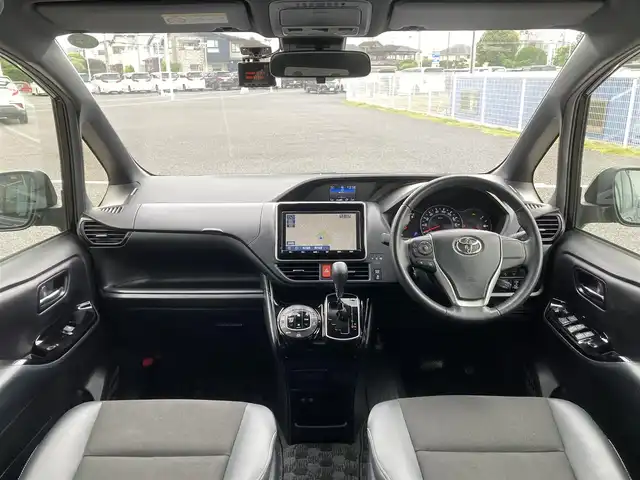 トヨタ ノア Si ダブルバイビーⅡ 千葉県 2020(令2)年 2.9万km ブラック 純正9インチナビ/(フルセグTV/BT/CD/DVD/FM/AM)/純正12インチフリップダウンモニター/モデリスタエアロ/バックカメラ/衝突被害軽減システム/車線逸脱警報/クルーズコントロール/ハーフレザーシート/両側パワースライドドア/横滑り防止装置/ビルトインETC/前後ドライブレコーダー/アイドリングストップ/LEDヘッドライト/フォグランプ/オートライト/ウィンカーミラー/電動格納ミラー/純正16インチAW/シートリフター/プッシュスタート/スマートキー/フロアマット/スペアキー/取扱説明書/保証書