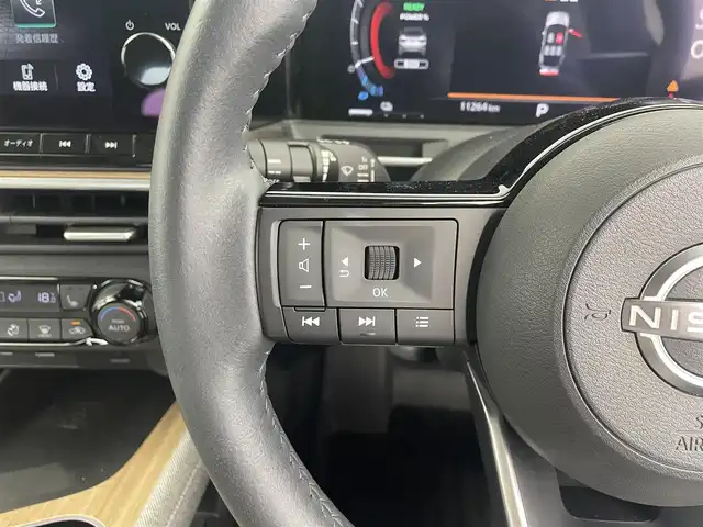 日産 オーラ G レザーエディション 大分県 2022(令4)年 1.2万km ミッドナイトブラック/サンライズカッパー 純正ナビ/（フルセグ/applecarplay/AM/FM)/BOSEサウンド/全周囲カメラ　/ＥＴＣ　/前後クリアランスソナー　/インテリジェントエマージェンシーブレーキ/・踏み間違い防止　/・車線逸脱防止支援システム　/・車線逸脱警報/・ふらつき警報　/・標識認識機能/・後側方衝突防止支援システム/・後側方車両検知警報/・後退車両検知警報/・オートマチックハイビーム/・ブラインドスポットモニター/デジタルインナーミラー/前方ドライブレコーダー/レザーシート/ステアリングヒーター/前席シートヒーター/電動パーキングブレーキ/オートブレーキホールド/オートライト/ステアリングスイッチ/LEDヘッドライト/フォグライト/プッシュスタート/純正アルミホイール/保証書・取扱説明書/スペアキー