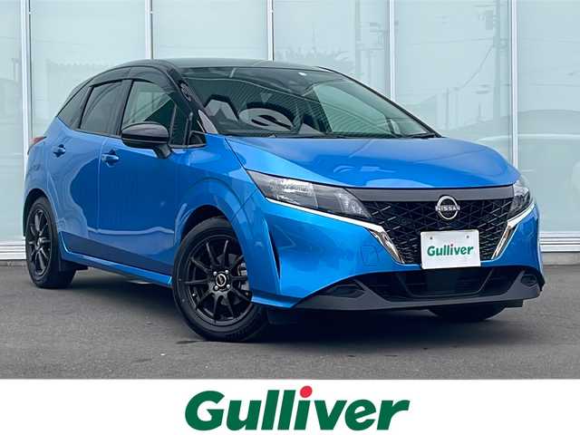 日産 ノート X FOUR 神奈川県 2023(令5)年 0.3万km ビビットブルー / スーパーブラック 2トーン 純正SDナビ　(MM222D-L)/BT/HDMI/USB/AUX/スペアキー１本　/４ＷＤ　/ステアリングヒーター　/シートヒーター　/パーキングアシスト/ＥＴＣ　/クリアランスソナー　/トレースコントロール　/ABS　/横滑り防止装置　/レーンキープアシスト　/衝突被害軽減システム/純正フロアマット/オートマチックハイビーム/オートライト