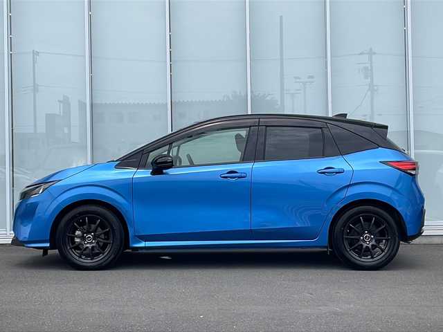 日産 ノート X FOUR 神奈川県 2023(令5)年 0.3万km ビビットブルー / スーパーブラック 2トーン 純正SDナビ　(MM222D-L)/BT/HDMI/USB/AUX/スペアキー１本　/４ＷＤ　/ステアリングヒーター　/シートヒーター　/パーキングアシスト/ＥＴＣ　/クリアランスソナー　/トレースコントロール　/ABS　/横滑り防止装置　/レーンキープアシスト　/衝突被害軽減システム/純正フロアマット/オートマチックハイビーム/オートライト