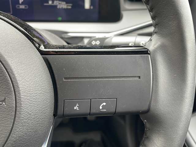 日産 ノート X FOUR 神奈川県 2023(令5)年 0.3万km ビビットブルー / スーパーブラック 2トーン 純正SDナビ　(MM222D-L)/BT/HDMI/USB/AUX/スペアキー１本　/４ＷＤ　/ステアリングヒーター　/シートヒーター　/パーキングアシスト/ＥＴＣ　/クリアランスソナー　/トレースコントロール　/ABS　/横滑り防止装置　/レーンキープアシスト　/衝突被害軽減システム/純正フロアマット/オートマチックハイビーム/オートライト