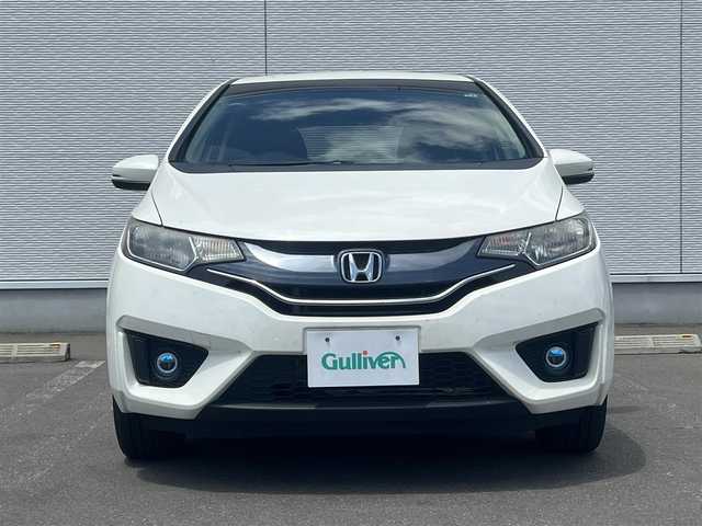 ホンダ フィット 13G Fパッケージ 秋田県 2015(平27)年 13.1万km プレミアムホワイトパール ４WD/純正ナビ/ワンセグ/バックカメラ/社外アルミ/スマートキー/アイドリングストップ/プッシュスタート/ステアリングスイッチ/ETC/純正フロアマット/純正ドアバイザー/オートエアコン/パワーステアリング/パワーウィンドウ/レベライザー/横滑り防止/電動格納ウィンカーミラー/保証書/取扱説明書/記録簿