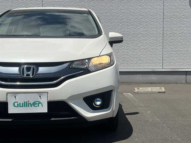 ホンダ フィット 13G Fパッケージ 秋田県 2015(平27)年 13.1万km プレミアムホワイトパール ４WD/純正ナビ/ワンセグ/バックカメラ/社外アルミ/スマートキー/アイドリングストップ/プッシュスタート/ステアリングスイッチ/ETC/純正フロアマット/純正ドアバイザー/オートエアコン/パワーステアリング/パワーウィンドウ/レベライザー/横滑り防止/電動格納ウィンカーミラー/保証書/取扱説明書/記録簿
