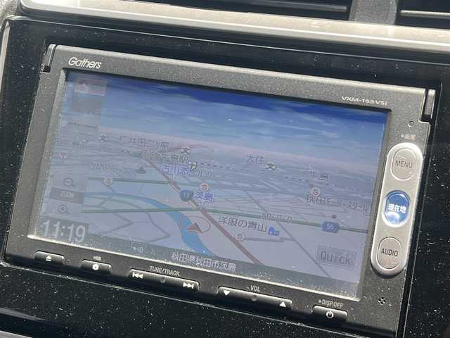 ホンダ フィット 13G Fパッケージ 秋田県 2015(平27)年 13.1万km プレミアムホワイトパール ４WD/純正ナビ/ワンセグ/バックカメラ/社外アルミ/スマートキー/アイドリングストップ/プッシュスタート/ステアリングスイッチ/ETC/純正フロアマット/純正ドアバイザー/オートエアコン/パワーステアリング/パワーウィンドウ/レベライザー/横滑り防止/電動格納ウィンカーミラー/保証書/取扱説明書/記録簿