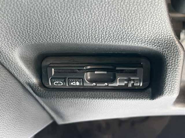 ホンダ フィット 13G Fパッケージ 秋田県 2015(平27)年 13.1万km プレミアムホワイトパール ４WD/純正ナビ/ワンセグ/バックカメラ/社外アルミ/スマートキー/アイドリングストップ/プッシュスタート/ステアリングスイッチ/ETC/純正フロアマット/純正ドアバイザー/オートエアコン/パワーステアリング/パワーウィンドウ/レベライザー/横滑り防止/電動格納ウィンカーミラー/保証書/取扱説明書/記録簿