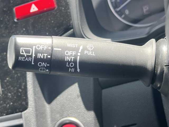 ホンダ フィット 13G Fパッケージ 秋田県 2015(平27)年 13.1万km プレミアムホワイトパール ４WD/純正ナビ/ワンセグ/バックカメラ/社外アルミ/スマートキー/アイドリングストップ/プッシュスタート/ステアリングスイッチ/ETC/純正フロアマット/純正ドアバイザー/オートエアコン/パワーステアリング/パワーウィンドウ/レベライザー/横滑り防止/電動格納ウィンカーミラー/保証書/取扱説明書/記録簿
