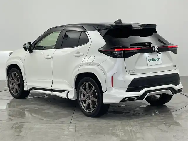 トヨタ ヤリスクロス ハイブリッド Z 愛知県 2021(令3)年 6.7万km ブラックマイカ/ホワイトパールクリスタルシャイン 2トーン モデリスタエアロパーツ/　　・フロントグリルガーニッシュ/　　・フロントスポイラー/　　・サイドスカート/　　・リヤスカート/　　・カラードフェンダー/　　・ルーフスポイラー/　　・LEDライセンスランプ/アルパイン製デジタルインナーミラー/純正ドライブレコーダー/ビルトインETC2.0/ステアリングリモコン/ステアリングヒーター/純正8インチコネクテッドナビ付ディスプレイオーディオ/テレビキット付/ハーフレザーシート/パワーシート/シートヒーター（前席）/トヨタセーフティセンス/　　・プリクラッシュセーフティ/　　・レーダークルーズコントロール/　　・レーンディバーチャーアラート/　　・ロードサインアシスト/BSM/スマートキー