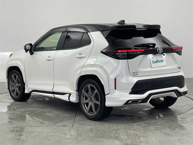 トヨタ ヤリスクロス ハイブリッド Z 愛知県 2021(令3)年 6.7万km ブラックマイカ/ホワイトパールクリスタルシャイン 2トーン モデリスタエアロパーツ/　　・フロントグリルガーニッシュ/　　・フロントスポイラー/　　・サイドスカート/　　・リヤスカート/　　・カラードフェンダー/　　・ルーフスポイラー/　　・LEDライセンスランプ/アルパイン製デジタルインナーミラー/純正ドライブレコーダー/ビルトインETC2.0/ステアリングリモコン/ステアリングヒーター/純正8インチコネクテッドナビ付ディスプレイオーディオ/テレビキット付/ハーフレザーシート/パワーシート/シートヒーター（前席）/トヨタセーフティセンス/　　・プリクラッシュセーフティ/　　・レーダークルーズコントロール/　　・レーンディバーチャーアラート/　　・ロードサインアシスト/BSM/スマートキー