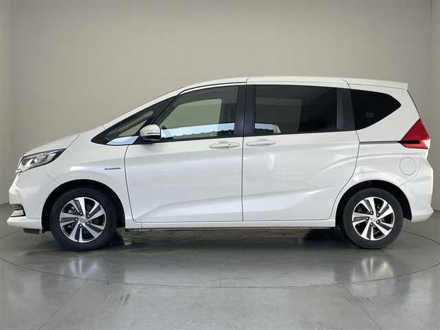 ホンダ フリード ハイブリット G ホンダセンシング 愛知県 2020(令2)年 4.2万km プラチナホワイトパール 純正ナビ　フルセグＴＶ　Ｂｌｕｅｔｏｏｔｈ　バックカメラ　両側電動スライドドア　ホンダセンシング　ＬＥＤヘッドライト　シートヒーター　衝突軽減　黒ハーフレザー　レーンキープ　プッシュスタート　禁煙車