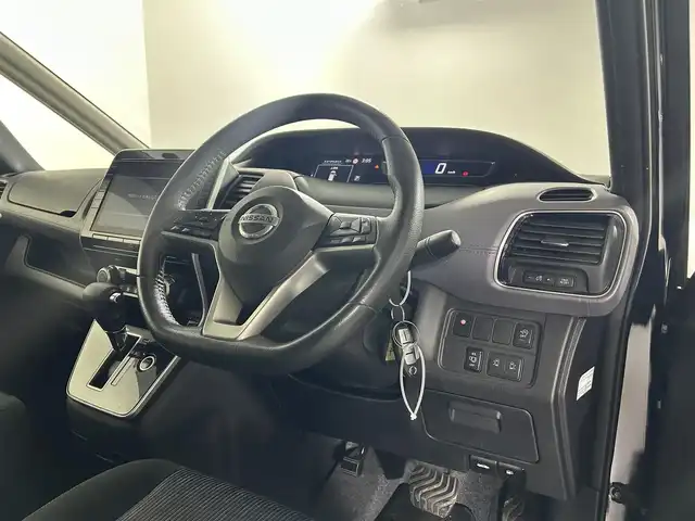 日産 セレナ ハイウェイスター V 佐賀県 2020(令2)年 5.8万km ダイヤモンドブラック 純正10インチナビ/CD/DVD/Bluetooth/フルセグTV/全方位モニター/フリップダウンモニター/エマージェンシーブレーキ/ブラインドスポットモニター/コーナーセンサー/両側パワースライドドア/前方ドライブレコーダー/LEDヘッドライト/オートライト/ETC/リアサンシェード/純正フロアマット/ドアバイザー