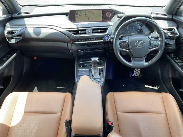 レクサス ＵＸ 250h バージョンC 栃木県 2019(平31)年 8.2万km ソニッククォーツ 純正メモリナビ/Bluetooth CD DVD/TV フルセグ/アラウンドビューモニター/ETC2.0/ドライブレコーダー/レザーシート/パワーシート/シートヒーター/ステアリングヒーター/追従式クルーズコントロール/クリアランスソナー/レーンキープアシスト/衝突被害軽減システム/オートライト/LEDヘッドライト/保証書/取扱説明書/記録簿