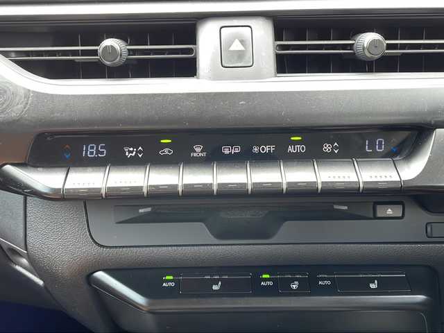 レクサス ＵＸ 250h バージョンC 栃木県 2019(平31)年 8.2万km ソニッククォーツ 純正メモリナビ/Bluetooth CD DVD/TV フルセグ/アラウンドビューモニター/ETC2.0/ドライブレコーダー/レザーシート/パワーシート/シートヒーター/ステアリングヒーター/追従式クルーズコントロール/クリアランスソナー/レーンキープアシスト/衝突被害軽減システム/オートライト/LEDヘッドライト/保証書/取扱説明書/記録簿