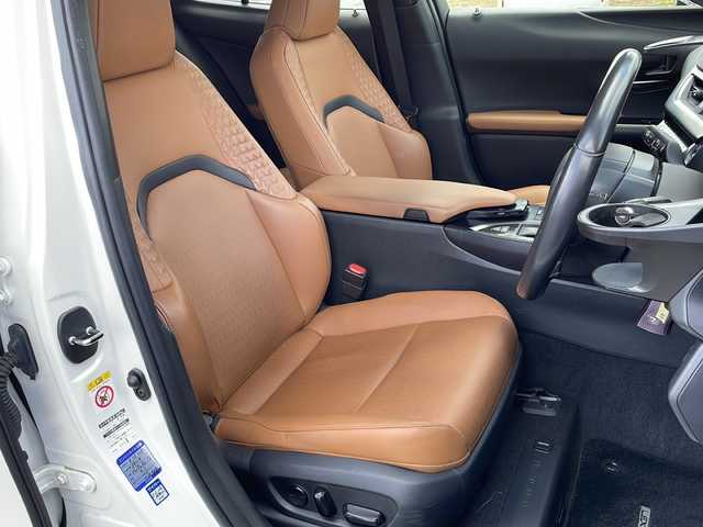 レクサス ＵＸ 250h バージョンC 栃木県 2019(平31)年 8.2万km ソニッククォーツ 純正メモリナビ/Bluetooth CD DVD/TV フルセグ/アラウンドビューモニター/ETC2.0/ドライブレコーダー/レザーシート/パワーシート/シートヒーター/ステアリングヒーター/追従式クルーズコントロール/クリアランスソナー/レーンキープアシスト/衝突被害軽減システム/オートライト/LEDヘッドライト/保証書/取扱説明書/記録簿