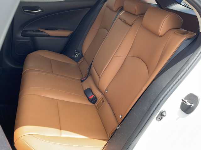レクサス ＵＸ 250h バージョンC 栃木県 2019(平31)年 8.2万km ソニッククォーツ 純正メモリナビ/Bluetooth CD DVD/TV フルセグ/アラウンドビューモニター/ETC2.0/ドライブレコーダー/レザーシート/パワーシート/シートヒーター/ステアリングヒーター/追従式クルーズコントロール/クリアランスソナー/レーンキープアシスト/衝突被害軽減システム/オートライト/LEDヘッドライト/保証書/取扱説明書/記録簿